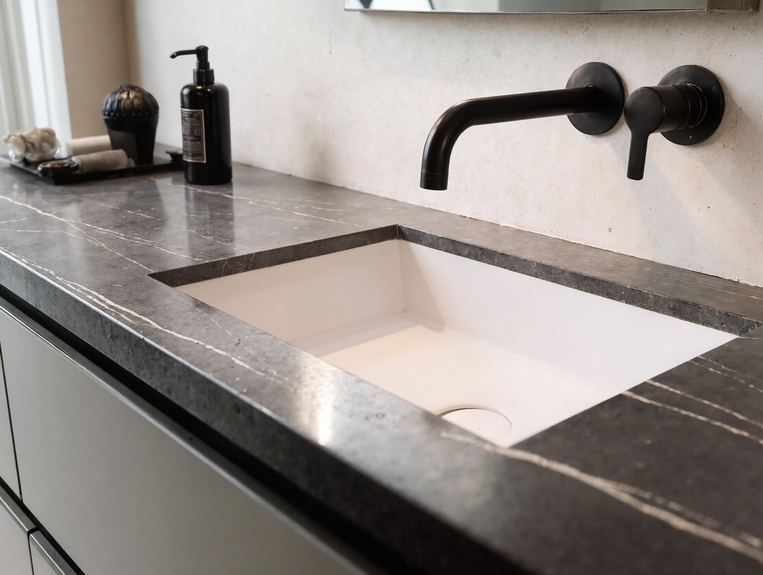 Stein_Bad-Spas_Waschtische_Aufgesetzte_Waschbecken_1