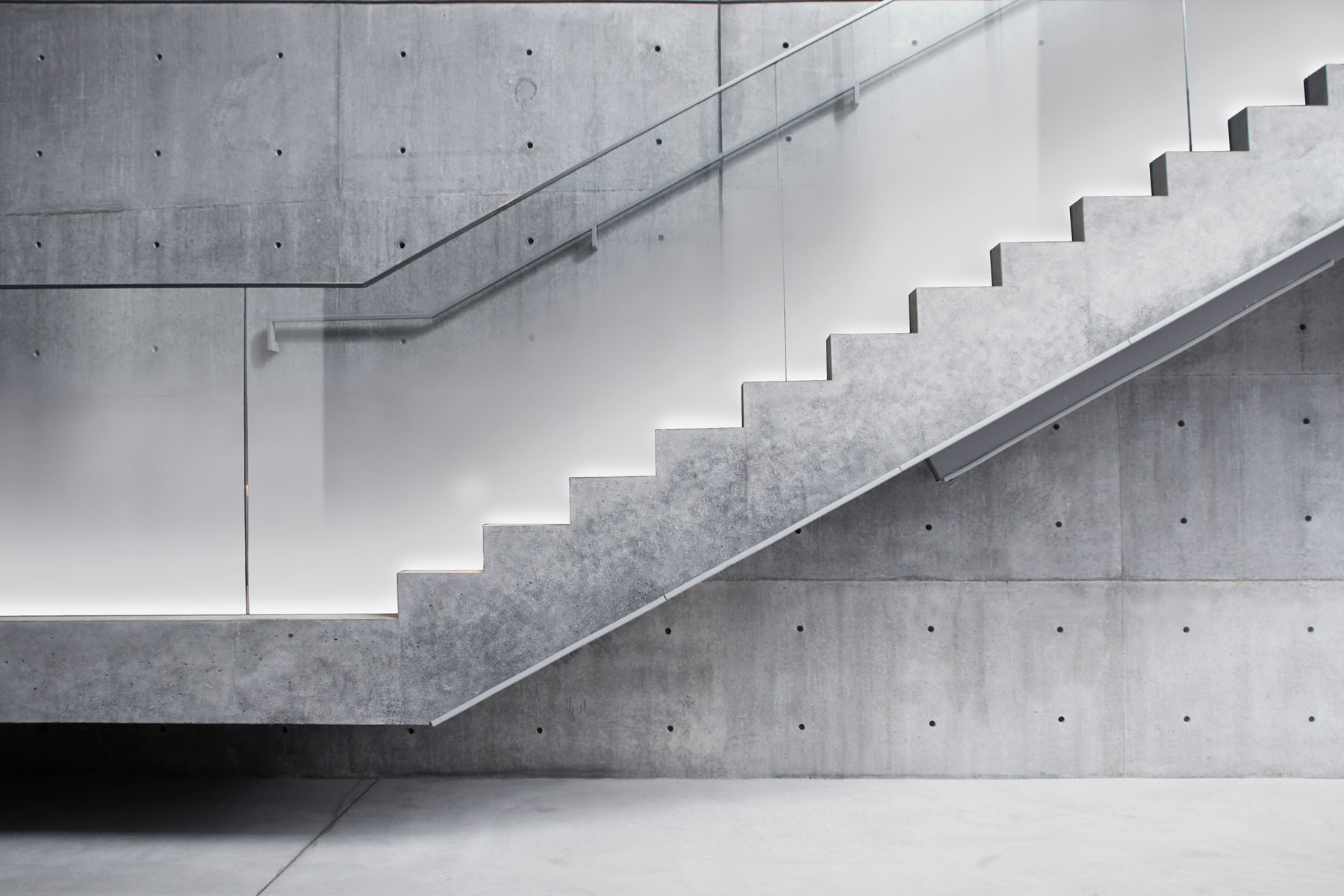 nuvola-parapetti-2018-tot-calcestruzzo-led-fotolia-80347268-xxl-4-3